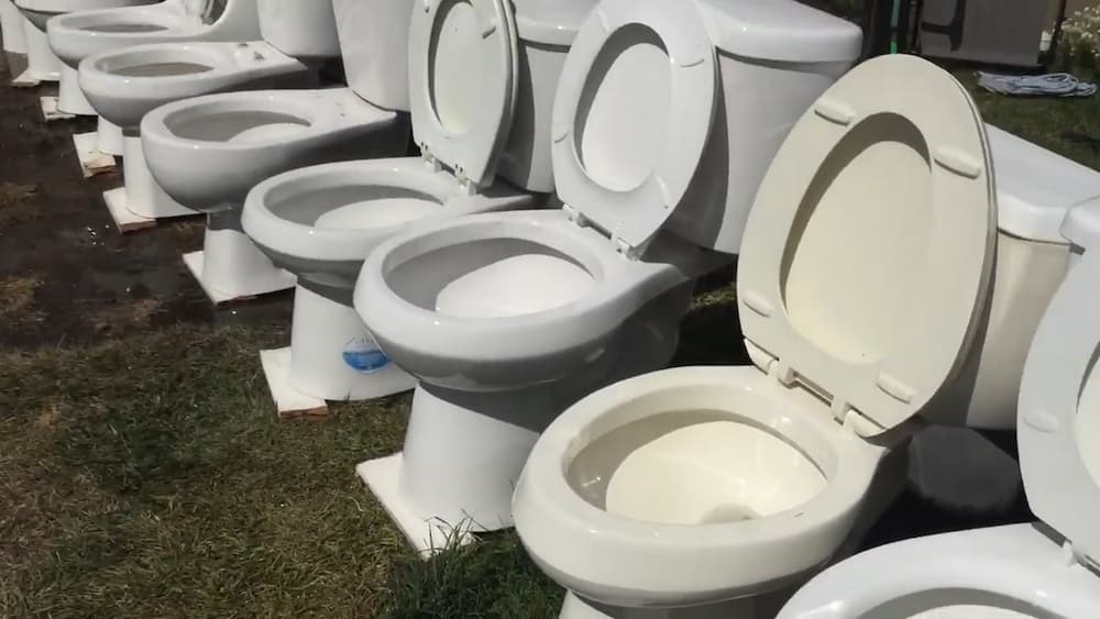 00 01 54 Quietest Flush Toilet - Buyer's Guide