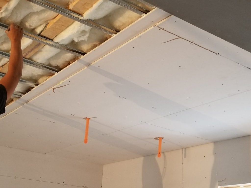 DXTA4lpVoAAiBBB Soundproofing Materials For Ceiling: What Are They?